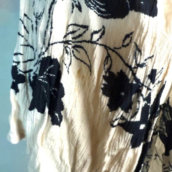 Billabong Sea The Sun Black & Cream Floral Tie Front Cover-Up Kimono - Picture 8 of 8